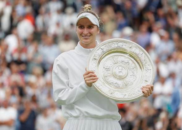 Marketa Vondrousova with the cup, trophy, award ceremony, presentation Copyright: xJuergenxHasenkopfx