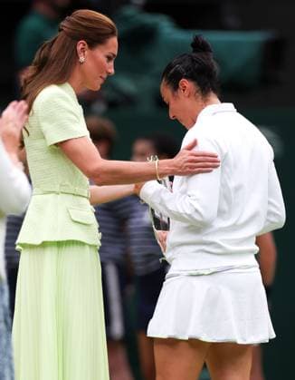 Mandatory Credit: Photo by Ella Ling Shutterstock (14010522cb) Catherine Princess of Wales comforts Ons Jabeur dafter defeat in the Ladies Singles final Wimbledon Tennis Championships, Day 13, The All England Lawn Tennis and Croquet Club, London, UK - 15 Jul 2023 Wimbledon Tennis Championships, Day 13, The All England Lawn Tennis and Croquet Club, London, UK - 15 Jul 2023  Copyright: xEllaxLing Shutterstockx 14010522cb