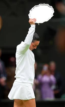 Mandatory Credit: Photo by Ella Ling Shutterstock (14010522ch) An upset Ons Jabeur after defeat in the Ladies SIngles final Wimbledon Tennis Championships, Day 13, The All England Lawn Tennis and Croquet Club, London, UK - 15 Jul 2023 Wimbledon Tennis Championships, Day 13, The All England Lawn Tennis and Croquet Club, London, UK - 15 Jul 2023  Copyright: xEllaxLing Shutterstockx 14010522ch