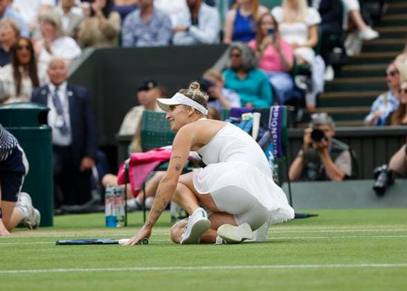 Marketa Vondrousova drops to the ground after match point, final, final match Copyright: xJuergenxHasenkopfx