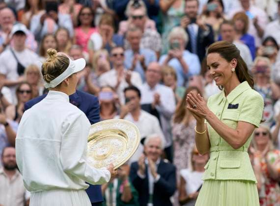 2023 Wimbledon Championships Winner Marketa Vondrousova receives the winners trophy from Kate, Duchess of Cambridge after winning the womens™ finals on Day 13 at the 2023 Wimbledon Championships at the All England Club, London, UK, 15 July 2023, Credit:Peter van den Berg Avalon United Kingdom, England, London, All England Lawn Tennis and Croquet Club  Copyright: xPeterxvanxdenxBergx xAvalonx 0789315147