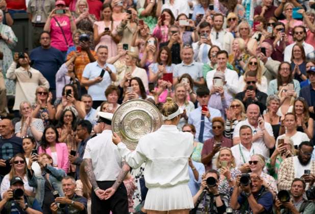 2023 Wimbledon Championships Marketa Vondrousova (CZE) with the winners trophy, faces the crowds after beating Ons Jabeur (TUN) in the womens™ finals on Day 13 at the 2023 Wimbledon Championships at the All England Club, London, UK, 15 July 2023, Credit:Peter van den Berg Avalon United Kingdom, England, London, All England Lawn Tennis and Croquet Club  Copyright: xPeterxvanxdenxBergx xAvalonx 0789315188