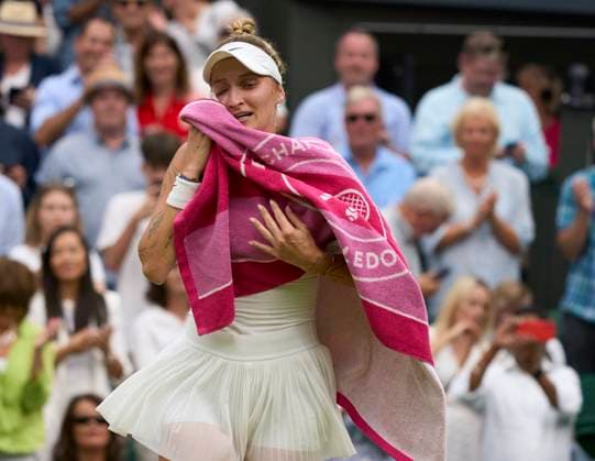 2023 Wimbledon Championships Winner Marketa Vondrousova uses a Wimbledon towel to wipe away a tear of happiness after winning the womens™ finals on Day 13 at the 2023 Wimbledon Championships at the All England Club, London, UK, 15 July 2023, Credit:Peter van den Berg Avalon United Kingdom, England, London, All England Lawn Tennis and Croquet Club  Copyright: xPeterxvanxdenxBergx xAvalonx 0789315261