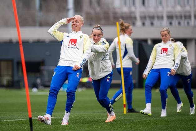 Sport Themen der Woche KW28 230716 Caroline Seger and Kosovare Asllani of the Swedish women s national football team at a training session ahead of the FIFA Women s World Cup on July 16, 2023 in Upper Hutt. Photo: Mathias Bergeld BILDBYRAN kod MB MB0622 fotboll football soccer fotball fotbolls-vm världsmästerskap vm fifa womens world cup träning practice training sverige a sweden -4 dam bbeng *** 230716 Caroline Seger and Kosovare Asllani of the Swedish women s national soccer team at a training session ahead of the FIFA Women s World Cup on July 16, 2023 in Upper Hutt Photo Mathias Bergeld BILDBYRAN code MB MB0622 fotboll football soccer fotbolls vm verdensmästerskap vm fifa womens world cup träning practice training sverige a sweden 4 dam bbeng  Copyright: MATHIASxBERGELD BB230716MB026