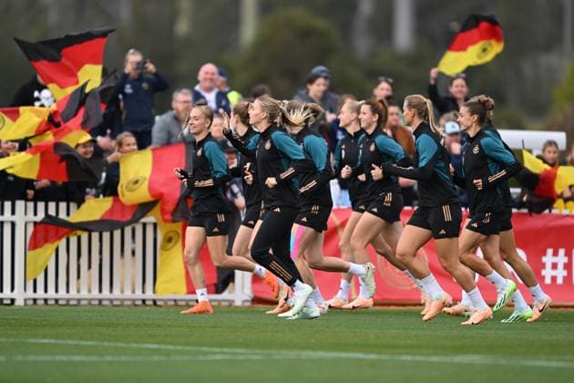 Sport Themen der Woche KW28 WWC23 GERMANY TRAINING, Germany?s women?s world cup team warm up in front of local supporters during an open training session ahead of the FIFA Women?s World Cup at Central Coast Regional Sporting & Recreation Centre in Tuggerah, NSW Sunday, July 16, 2023. ( NO ARCHIVING, EDITORIAL USE ONLY, NO USE IN BOOKS WITHOUT CONSENT CENTRAL COAST NSW AUSTRALIA  Copyright: xDEANxLEWINSx 20230716001820997639 