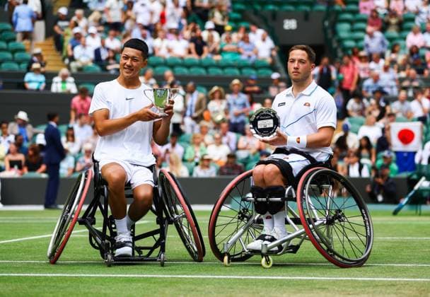 Mandatory Credit: Photo by Kieran McManus Shutterstock (14011306w) Alfie Hewett looks dejected after losing the Mens singles Wheelchair final to Tokito Oda who celebrates with the trophy Wimbledon Tennis Championships, Day 14, The All England Lawn Tennis and Croquet Club, London, UK - 16 Jul 2023 Wimbledon Tennis Championships, Day 14, The All England Lawn Tennis and Croquet Club, London, UK - 16 Jul 2023  Copyright: xKieranxMcManus Shutterstockx 14011306w