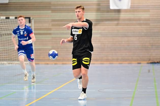 Handball I Juniors I 27 Handball Days Lübeck I Nations Cup I Germany mU19 Iceland mU19 I 14 07 2023 Fritz Leon Haake 6, Germany mU19 conducts his teammates Lübeck Hansehalle Schleswig Holstein Germany Copyright: xLobeca WolfxGebhardtx