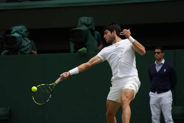 16th July 2023; All England Lawn Tennis and Croquet Club, London, England: Wimbledon Tennis Tournament; Mens singles final on centre court: Carlos Alcaraz under pressure from Novak Djokovic and Djokovic takes a 4-0 lead in set 1  ActionPlus12531948 JohnxPatrickxFletcher