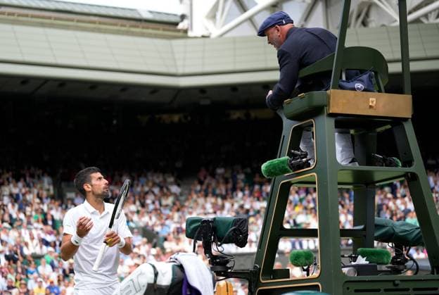 Mandatory Credit: Photo by Dave Shopland Shutterstock (14011307gk) Novak Djokovic arguing with umpire Fergus Murphy during the Men s Singles final Wimbledon Tennis Championships, Day 14, The All England Lawn Tennis and Croquet Club, London, UK - 16 Jul 2023 Wimbledon Tennis Championships, Day 14, The All England Lawn Tennis and Croquet Club, London, UK - 16 Jul 2023  Copyright: xDavexShopland Shutterstockx 14011307gk