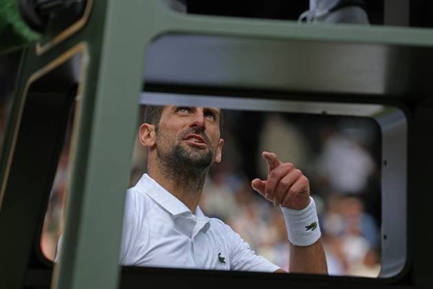 Sport Bilder des Tages 16th July 2023; All England Lawn Tennis and Croquet Club, London, England: Wimbledon Tennis Tournament; Mens singles final on centre court Novak Djokovic versus Carlos Alcaraz; Djokovic questions the umpire after he faulted him for time on serving  ActionPlus12532042 JohnxPatrickxFletcher