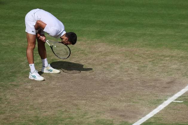 Wimbledon Tag Vierzehn 17. Juli 2023, Wimbledon Wimbledon Tennis Championships Tag Vierzehn Novak Djokovic SRB sieht während des Endspiels der Herreneinzel gegen Carlos Alcaraz ESP niedergeschlagen aus Foto Charlotte Wilson Offside Wimbledon UK  Copyright: xCharlottexWilsonx xOffsidexOffside