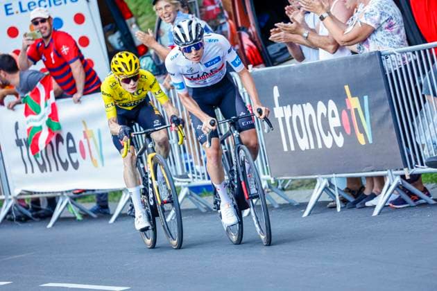 Tour de France 2023 - Stage 15 SAINT-GERVAIS MONT BLANC, FRANCE - JULY 16 : Pogacar Tadej (SVN) of UAE Team Emirates and Vingegaard Jonas (DEN) of Jumbo-Visma in action during stage 15 of the 110th edition of the Tour de France 2023 cycling race, a stage of 180 kms with start in Les Gets and finish in Saint-Gervais Mont Blanc on July 16, 2023 in Saint-Gervais Mont Blanc, France, 16 07 2023 ( Motordriver Kenny Verfaillie - Saint-Gervais Mont Blanc France  Copyright: xEtiennexGarnierx