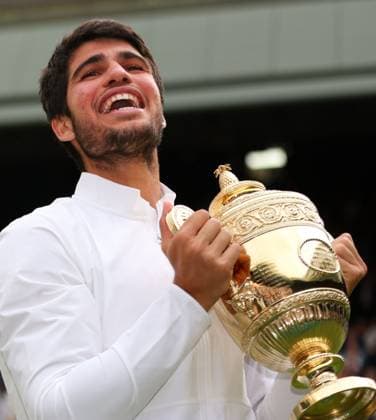 Mandatory Credit: Photo by Ella Ling Shutterstock (14011309hi) Carlos Alcaraz lifts the The Gentlemen s Singles Trophy after victory Wimbledon Tennis Championships, Day 14, The All England Lawn Tennis and Croquet Club, London, UK - 16 Jul 2023 Wimbledon Tennis Championships, Day 14, The All England Lawn Tennis and Croquet Club, London, UK - 16 Jul 2023  Copyright: xEllaxLing Shutterstockx 14011309hi