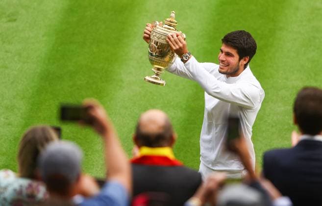 Mandatory Credit: Photo by Kieran McManus Shutterstock (14011306eh) Carlos Alcaraz celebrates with the Wimbledon Trophy Wimbledon Tennis Championships, Day 14, The All England Lawn Tennis and Croquet Club, London, UK - 16 Jul 2023 Wimbledon Tennis Championships, Day 14, The All England Lawn Tennis and Croquet Club, London, UK - 16 Jul 2023  Copyright: xKieranxMcManus Shutterstockx 14011306eh