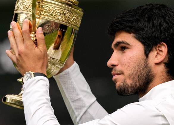 Mandatory Credit: Photo by Dave Shopland Shutterstock (14011307jo) Carlos Alcaraz lifts the The Gentlemen s Singles Trophy after victory Wimbledon Tennis Championships, Day 14, The All England Lawn Tennis and Croquet Club, London, UK - 16 Jul 2023 Wimbledon Tennis Championships, Day 14, The All England Lawn Tennis and Croquet Club, London, UK - 16 Jul 2023  Copyright: xDavexShopland Shutterstockx 14011307jo