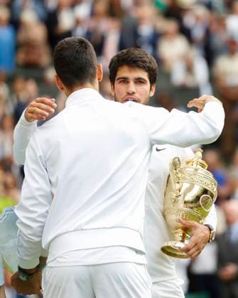 Finalist Novak Djokovic congratulates the winner Carlos Alcaraz with the cup, trophy, award ceremony, presentation Copyright: xJuergenxHasenkopfx