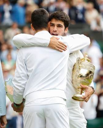 Finalist Novak Djokovic congratulates the winner Carlos Alcaraz with the cup, trophy, award ceremony, presentation Copyright: xJuergenxHasenkopfx