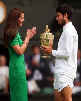 Mandatory Credit: Photo by Ella Ling Shutterstock (14011309ik) Catherine Princess of Wales presents the Gentlemen s Singles trophy to Carlos Alcaraz Wimbledon Tennis Championships, Day 14, The All England Lawn Tennis and Croquet Club, London, UK - 16 Jul 2023 Wimbledon Tennis Championships, Day 14, The All England Lawn Tennis and Croquet Club, London, UK - 16 Jul 2023  Copyright: xEllaxLing Shutterstockx 14011309ik