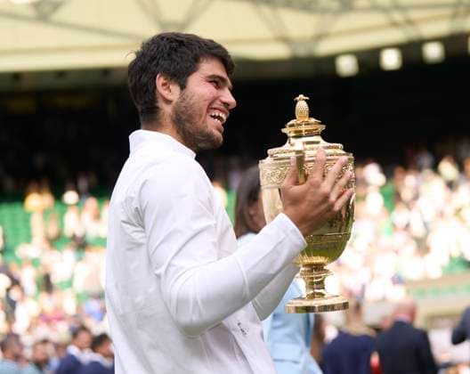 2023 Wimbledon Championships Carlos Alcaraz (ESP) celebrates with the trophy after winning against Novak Djokovic (SRB) in the mens™ finals on Day 14 at the 2023 Wimbledon Championships at the All England Club, London, UK, 16 July 2023, Credit:Peter van den Berg Avalon United Kingdom, England, London, All England Lawn Tennis and Croquet Club  Copyright: xPeterxvanxdenxBergx xAvalonx 0789485583