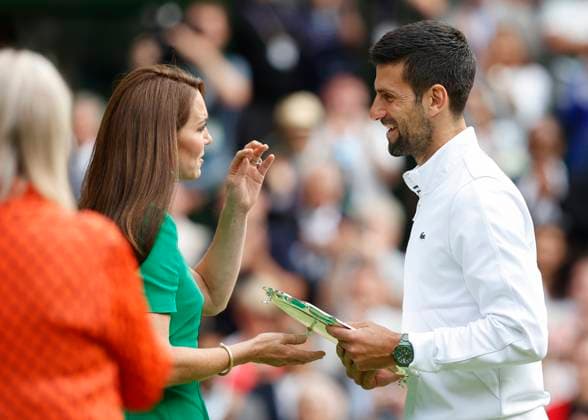 Catherine, Princess of Wales presents finalist Novak Djokovic with the trophy, award ceremony, presentation Copyright: xJuergenxHasenkopfx