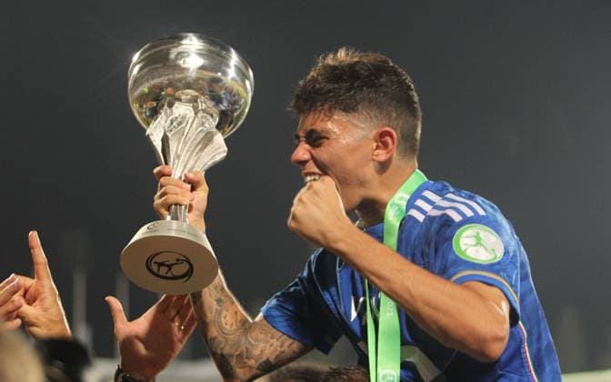 16.07.2023 Ta Qali(Malta) Portugal-Italy U19 U-19 Under-19 European Championship, EM, Europameisterschaft final men s football Samuele Vignato Italy with European U19 champion trophy :
