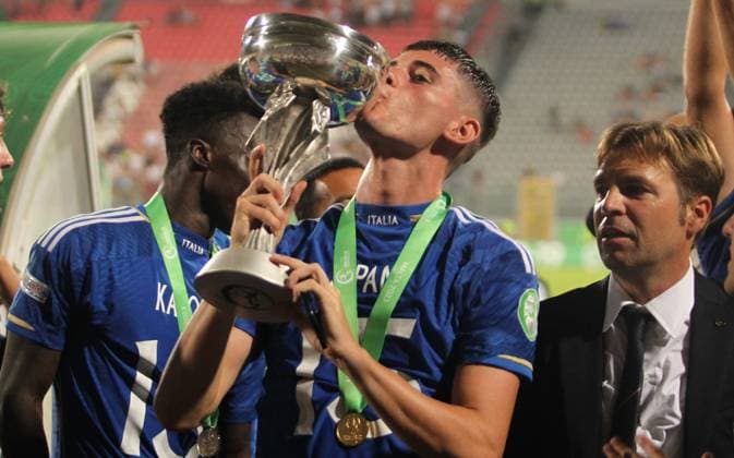 16.07.2023 Ta Qali(Malta) Portugal-Italy U19 U-19 Under-19 European Championship, EM, Europameisterschaft final men s football Luca Lipani(C) ,Enrico Battisti(R) Italy assistant coach with European U19 champion trophy :