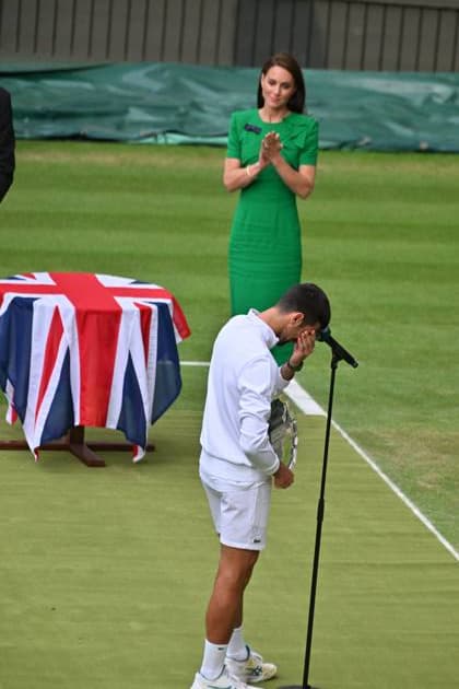 Tennis : Wimbledon 2023 - Angleterre - Finale simple Messieurs- Victoire de Carlos Alcaraz Espagne contre Novak Djokovic Serbie - Kate Princess of Wales remet le trophee Tennis : Wimbledon 2023 - Angleterre- 16 07 23 ChrysleneCaillaud Panoramic  