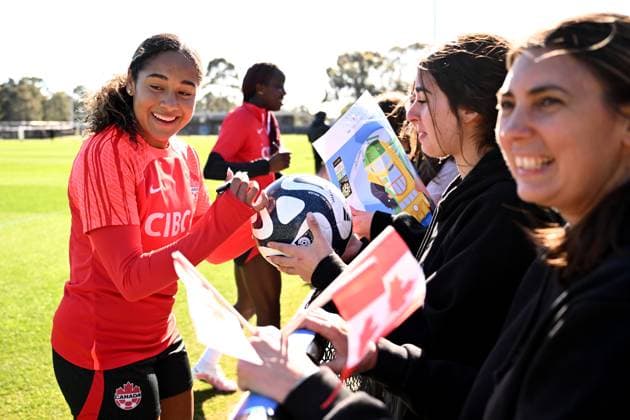 WWC23 CANADA TRAINING, Olivia Smith of Canada signs autographs for supporters during a team training session ahead of the FIFA Women?s World Cup at Olympic Park in Heidelberg West in Melbourne, Monday, July 17, 2023. ( NO ARCHIVING, EDITORIAL USE ONLY, NO USE IN BOOKS WITHOUT CONSENT MELBOURNE VIC AUSTRALIA  Copyright: xJOELxCARRETTx 20230717001821230292 