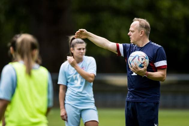 Training 1 FC Koeln women 17 07 2023 Daniel Weber coach 1 FC Koeln gestures Training 1 FC Koeln women Geissbockheim, 17 07 2023 Copyright: xBEAUTIFULxSPORTS Wunderlx