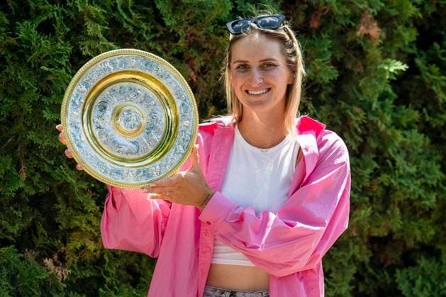 Wimbledon champion 2023 Czech tennis player Marketa Vondrousova poses for photographers with trophy during the press conference, PK, Pressekonferenz in Prague, Czech Republic, July 18, 2023. (CTKxPhoto OndrejxDeml) CTKPhotoP2023071803580  CTKPhotoP2023071803580
