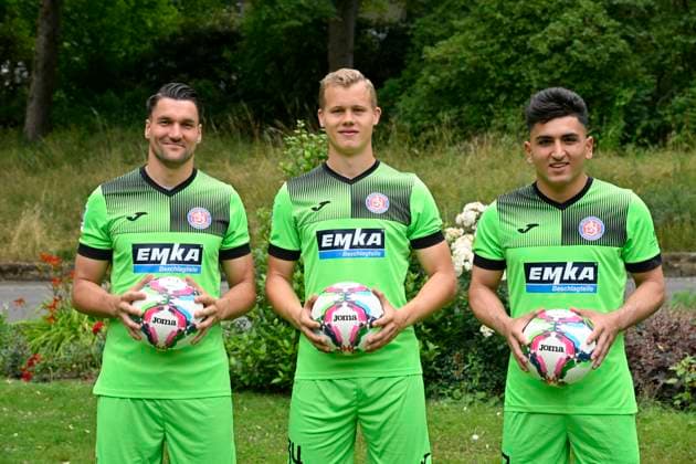 GER, Regionalliga West, photo session, team photo, Wuppertaler SV 15 6 2023,Wuppertal , Zoo, GER, Regionalliga West, team photo, team photo, photo session, Wuppertaler SV DFB Regionalliga West regulations prohibit any use of photographs as image sequences and or quasi video in the picture the goalkeepers Sebastian Patzler Wuppertaler SV 01 , goalkeeper Paul Grave Wuppertaler SV 34 and Mert Leon Temiz Wuppertaler SV 12 NordphotoxGmbHx xFreund nph00018