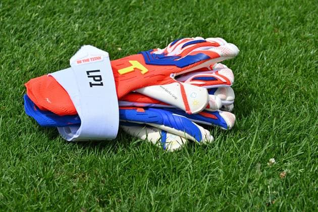 18 07 2023 football 1 women soccer Bundesliga season 2023 2024 1 FC Nürnberg Nuernberg FCN club women club training sport photo zinc xwoxzix feature impression symbol picture symbol photo glove goalkeeper glove of Lea Paulick 1, 1 FC Nürnberg FCN
