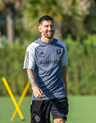 Lionel Messi smiles while participates in his first major training session with the Inter Miami CF team at the DRV Pink Stadium training facility in Fort Lauderdale, Florida on Tuesday, July 18, 2023.  MIA20230718122 GARYxIxROTHSTEIN