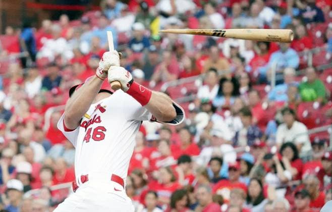Sport Themen der Woche KW29 Sport Bilder des Tages St. Louis Cardinals Paul Goldschmidt swings, breaking his bat in the first inning against the Miami Marlins at Busch Stadium in St. Louis on Tuesday, July 18, 2023.  SLP2023071806 BILLxGRENBLATT