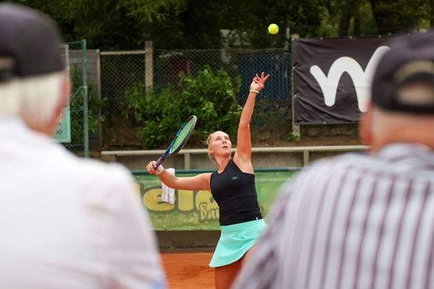 Darmstadt 19 July 2023 47 International Womens ITF W25 Singles Tennis Tournament v l , Jantje TILBUERGER GER makes a serve Copyright: JoaquimxFerreira