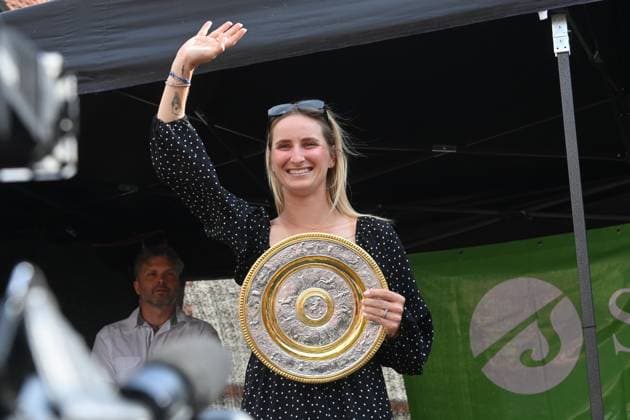 Sport Bilder des Tages Wimbledon winner 2023 Czech tennis player Marketa Vondrousova visits Sokolov, her hometown, to meet town officials and public, Czech Republic, July 19, 2023. (CTKxPhoto SlavomirxKubes) CTKPhotoP2023071906943  CTKPhotoP2023071906943