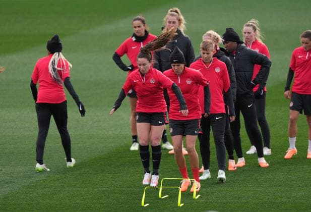 July 20, 2023, Melbourne, Australia: Canadas Allysha Chapman jumps watched by Christine Sinclair and Quinn during a training session ahead of the FIFA Women s World Cup in Melbourne, Australia, Thursday, July 20, 2023. Canada News - July 20, 2023  - ZUMAc35_ 20230720_zaf_c35_019 Copyright: xScottxBarbourx