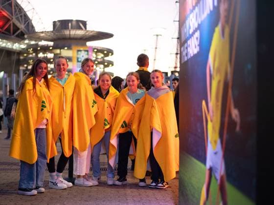 Fans vor dem Stadium Australia vor dem ersten Spiel, AUS, Australien vs Irland, WWC23 FIFA Frauen Fussball Weltmeisterschaft Australien 2023, Gruppe A, 1. Spieltag, 20.07.2023 AUS, Australien vs Irland, WWC23 FIFA Frauen Fussball Weltmeisterschaft Australien 2023, Gruppe A, 1. Spieltag, 20.07.2023 Sydney *** Fans outside Stadium Australia before first match, AUS, Australia vs Ireland, WWC23 FIFA Womens World Cup Australia 2023, Group A, Matchday 1, 20 07 2023 AUS, Australia vs Ireland, WWC23 FIFA Womens World Cup Australia 2023, Group A, Matchday 1, 20 07 2023 Sydney Copyright: xEibner-Pressefoto Memmlerx EP_MMR