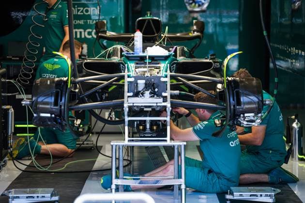 Aston Martin F1 Team AMR23, mechanics working on the car during the 2023 Formula 1 Qatar Airways Hungarian Grand Prix, 11th round of the 2023 Formula One World Championship, WM, Weltmeisterschaft from July 21 to 23, 2023 on the Hungaroring, in Mogyorod, Hungary - F1 - HUNGARIAN GRAND PRIX 2023 DPPI Panoramic  00123026_GOOD6567 