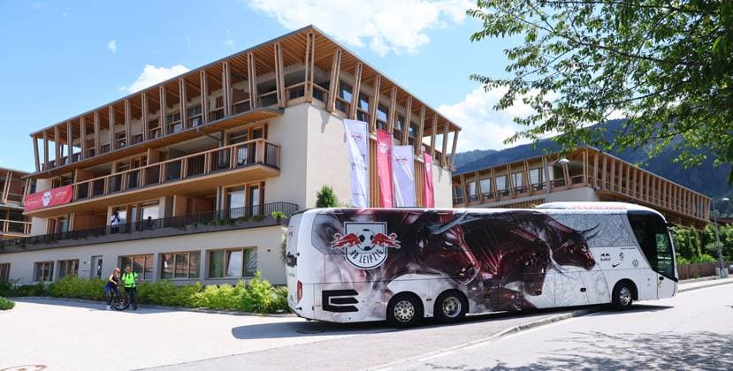 RB Leipzig Italy training camp Bruneck, 20 07 2023, Falkensteiner Hotel Kronplatz, RB team hotel , RB Leipzig GER training camp in South Tyrol Italy , In the picture RB team bus in front of the hotel , Picture Point