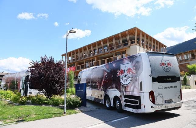 RB Leipzig Italy training camp Bruneck, 20 07 2023, Falkensteiner Hotel Kronplatz, RB team hotel , RB Leipzig GER training camp in South Tyrol Italy , In the picture RB team bus in front of the hotel , Picture Point
