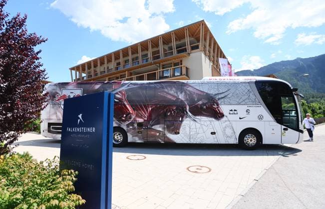 RB Leipzig Italy training camp Bruneck, 20 07 2023, Falkensteiner Hotel Kronplatz, RB team hotel , RB Leipzig GER training camp in South Tyrol Italy , In the picture RB team bus in front of the hotel , Picture Point