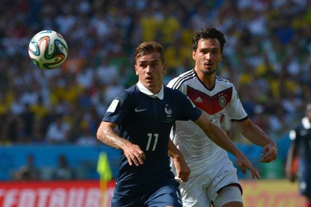 World Cup - 1 4 Final Germany Defeats France - Rio De Janeiro France s Antoine Griezmann battling Germany s Mats Hummels in Soccer World Cup 2014 1 4 of Final round match France vs Germany at Maracana Stadium, Rio de Janeiro, Brazil on July 4, 2014. Germany won 1-0 . Photo by Henri Szwarc ABACAPRESS.COM Rio de Janeiro Brazil  Copyright: xSzwarcxHenri ABACAx 455925_124 SzwarcxHenri ABACAx 455925_124