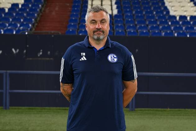 Head Coach Thomas Reis FC Schalke 04 2 BL, Porträttermin 2023 2024 Gelsenkirchen Nordrhein Westfalen Germany Team2