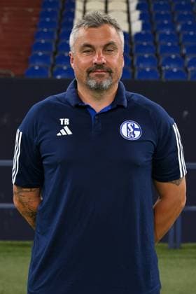 Head Coach Thomas Reis FC Schalke 04 2 BL, Porträttermin 2023 2024 Gelsenkirchen Nordrhein Westfalen Germany Team2