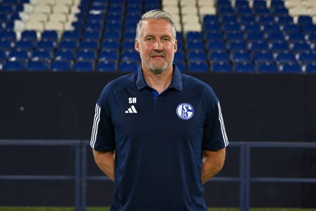 Goalkeeper coach Simon Henzler FC Schalke 04 2 BL, portrait date 2023 2024 Gelsenkirchen Nordrhein Westfalen Germany Team2
