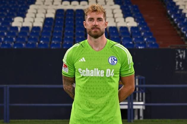 Torwart Ralf Fährmann; FC Schalke 04; 2.BL, Porträttermin 2023 2024 Gelsenkirchen Nordrhein-Westfalen Deutschland *** Goalkeeper Ralf Fährmann FC Schalke 04 2 BL, portrait date 2023 2024 Gelsenkirchen Nordrhein Westfalen Germany Team2