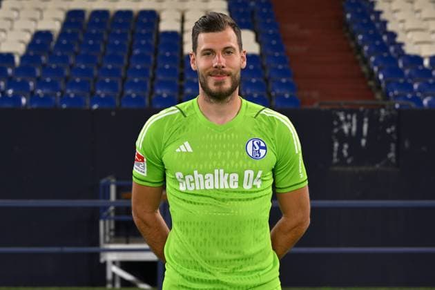 Goalkeeper Marius Müller FC Schalke 04 2 BL, portrait date 2023 2024 Gelsenkirchen Nordrhein Westfalen Germany Team2