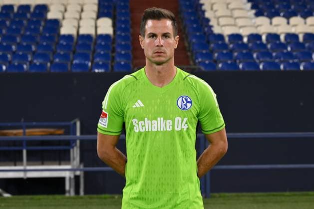 Goalkeeper Michael Langer FC Schalke 04 2 BL, portrait date 2023 2024 Gelsenkirchen Nordrhein Westfalen Germany Team2