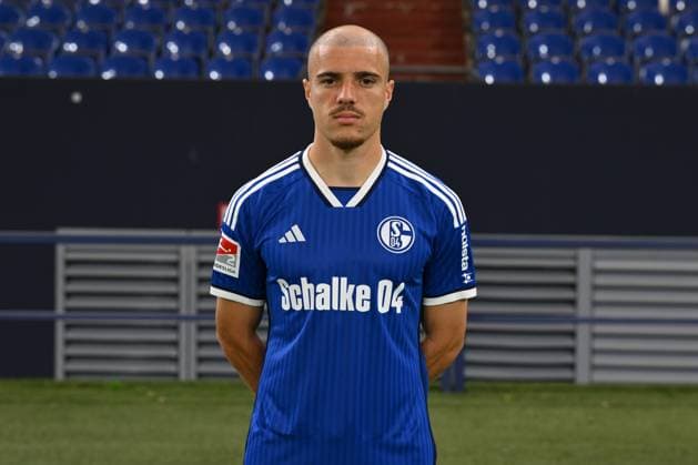 Blendi Idrizi FC Schalke 04 2 BL, portrait date 2023 2024 Gelsenkirchen North Rhine Westphalia Germany Team2